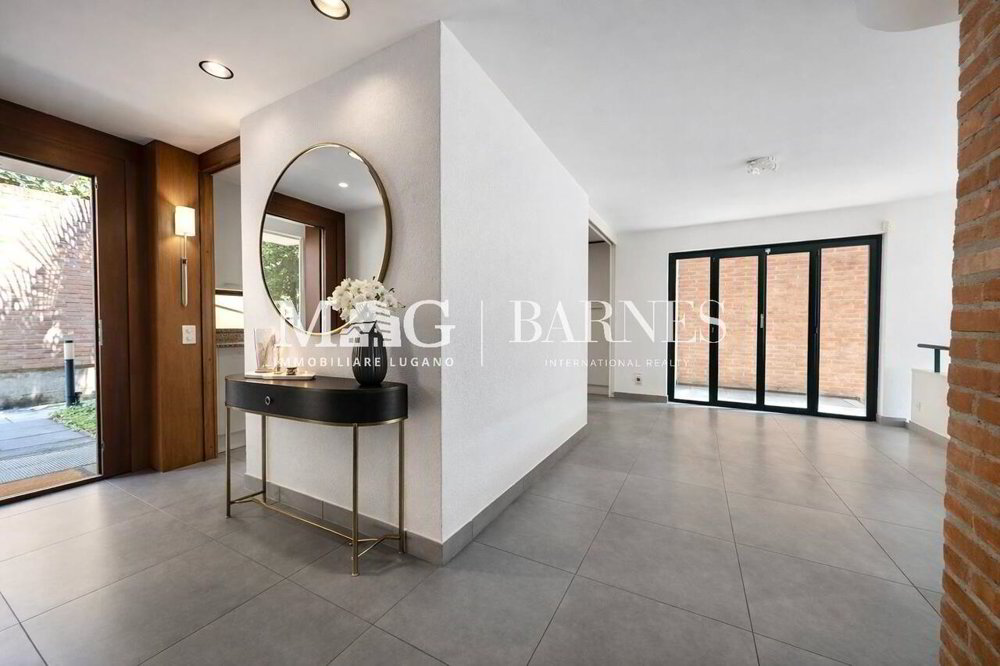 5 rooms House to buy in Porza - image 1/13