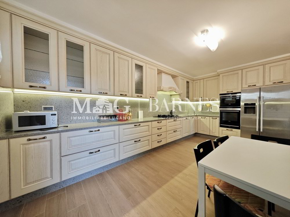 5 rooms House to buy in Montagnola - image 1/13