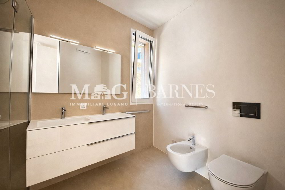 4 rooms Apartment to buy in Carona - image 1/10
