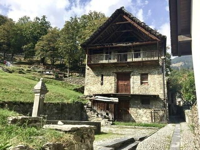 Casa di 8 locali in vendita a Cerentino - immagine 1/13