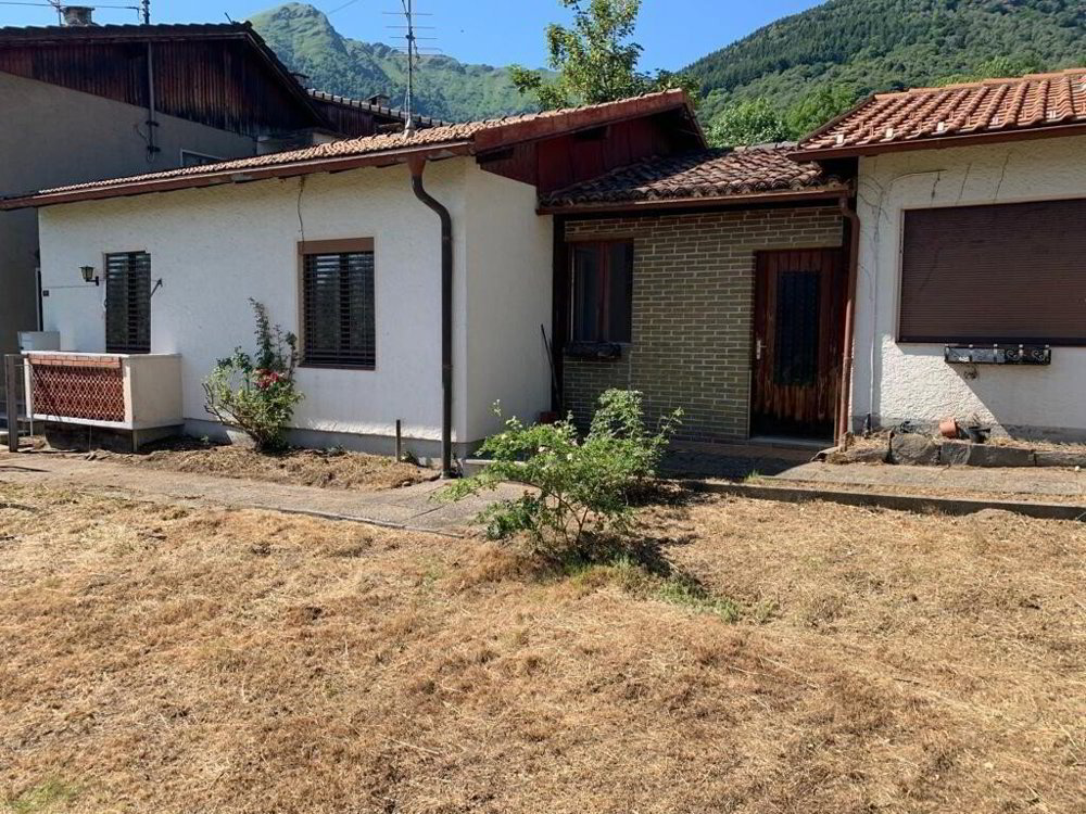 4 rooms House to buy in Breno - image 1/12