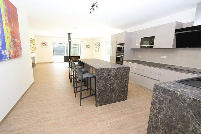 5 rooms House to buy in Ludiano - image 1/13