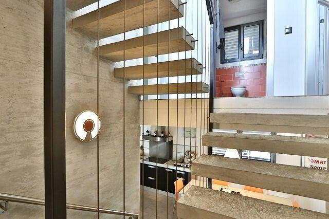 Casa di 9 locali in vendita a Gordola - immagine 1/13
