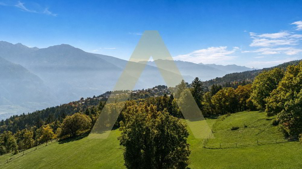 18 rooms House to buy in Crans-Montana - image 1/11