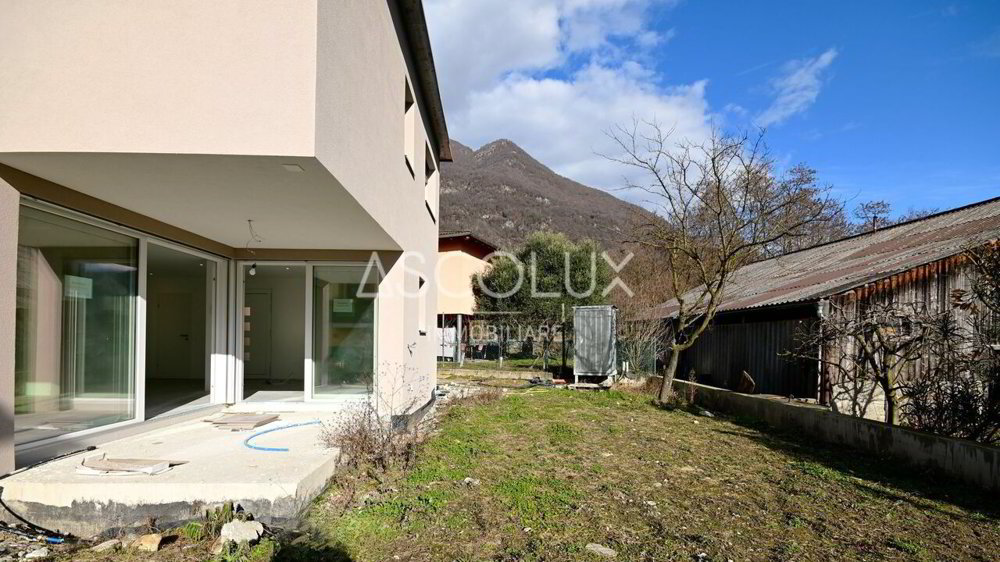 4 rooms House to buy in Cugnasco - image 1/13