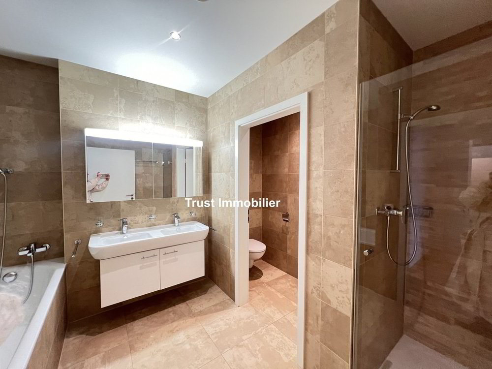 10 rooms Apartment for rent in Conches - image 1/13