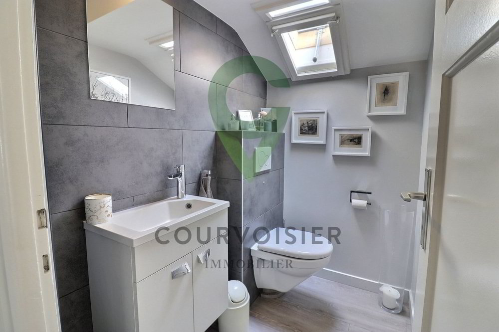 9 rooms House to buy in Denges - image 1/13