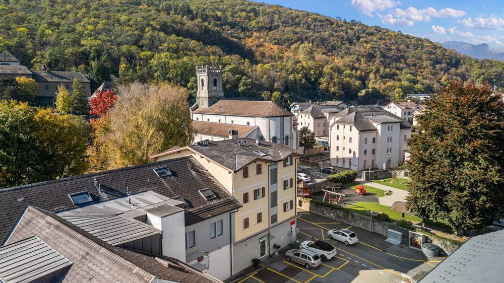 4 rooms Office & Commercial to buy in Collombey - image 1/12