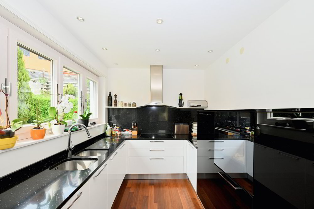7 rooms House to buy in Cademario - image 1/13
