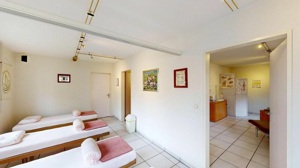 4 rooms Office & Commercial to buy in Waltenschwil - image 1/13