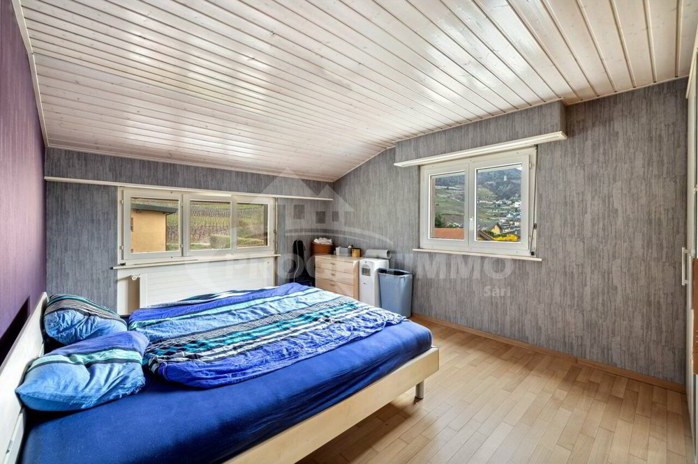 5 rooms Apartment to buy in Saxon - image 1/10