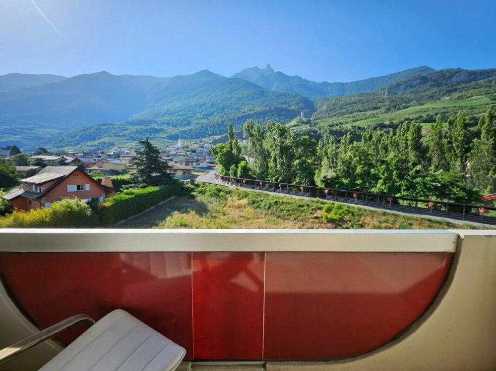 5 rooms Apartment for rent in Saxon - image 1/13