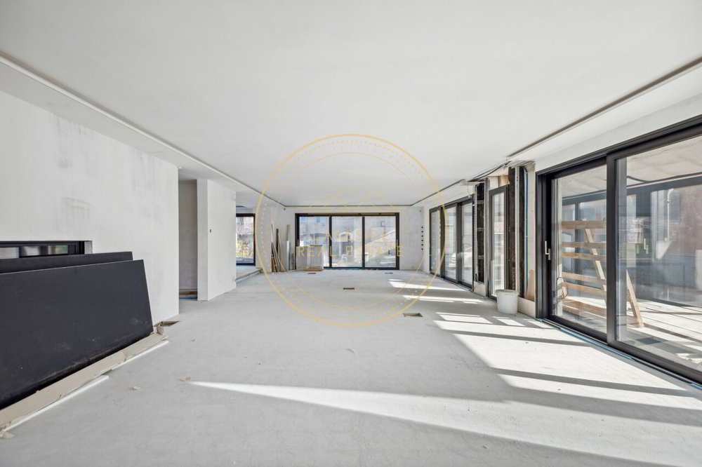 10 rooms House to buy in Gilly - image 1/4