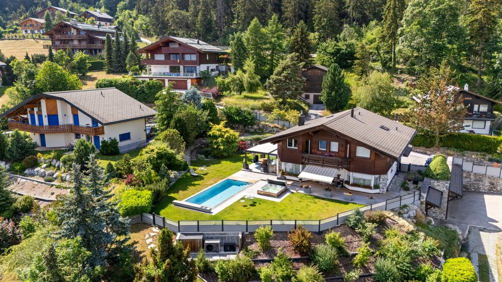 Maison 9 pièces à louer à Crans-Montana - image 1/11
