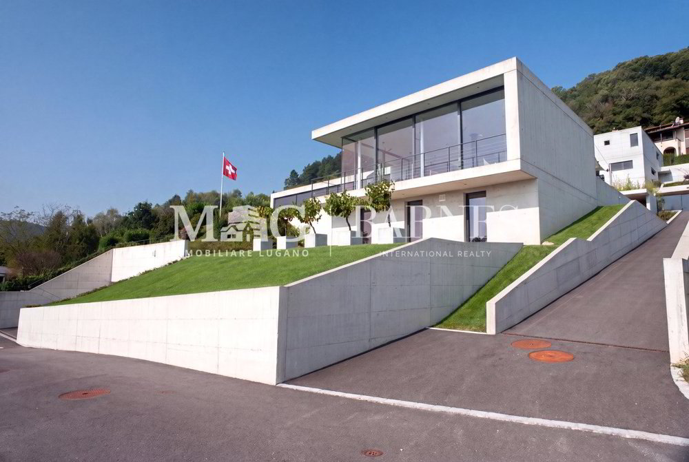 5 rooms House to buy in Cademario - image 1/11