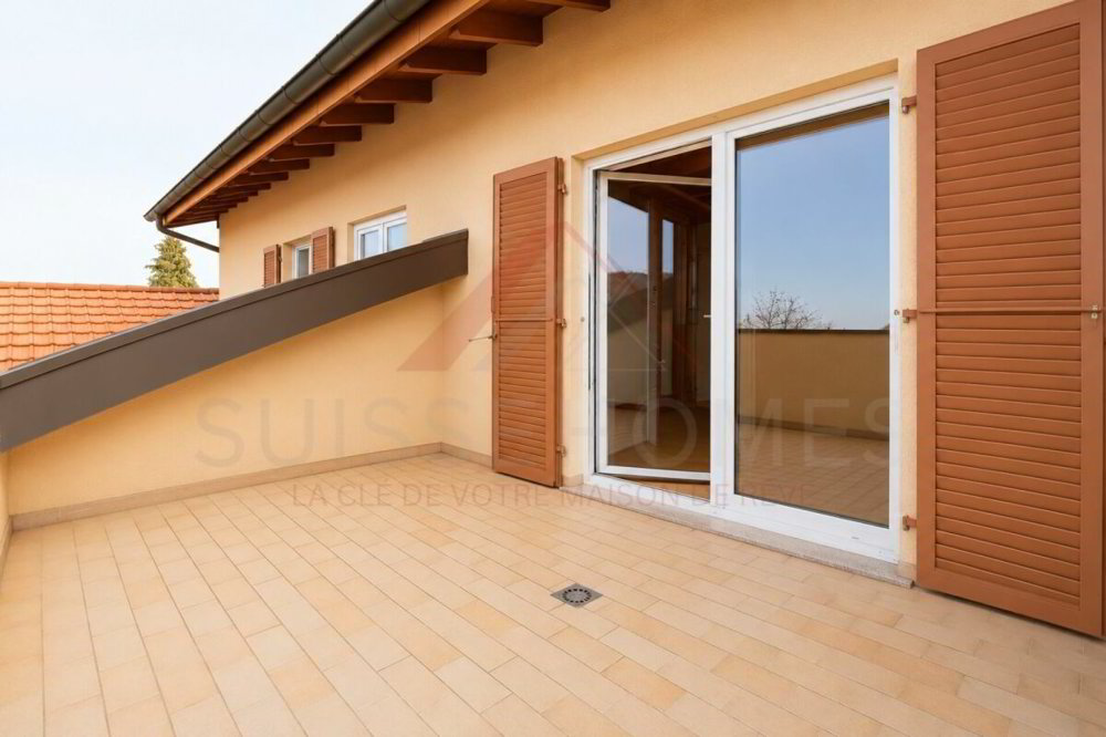 null rooms House to buy in Lentigny - image 1/13