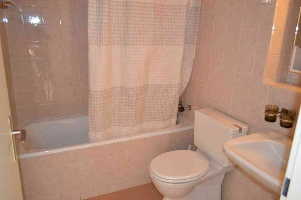 1 rooms Flat-sharing for rent in Basilea - image 1/4