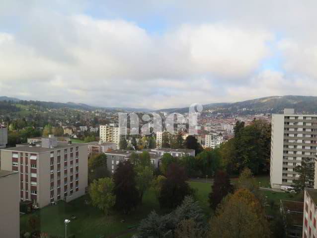 Appartement 4.5 pièces à louer à La Chaux-de-Fonds - image 1/8