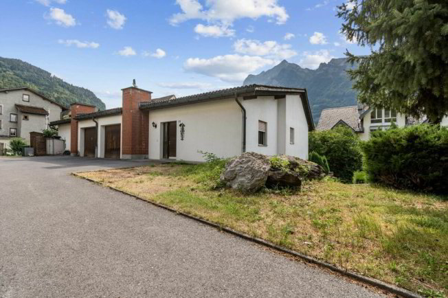 null Zimmer Haus zum verkaufen in Mollis - Bild 1/1