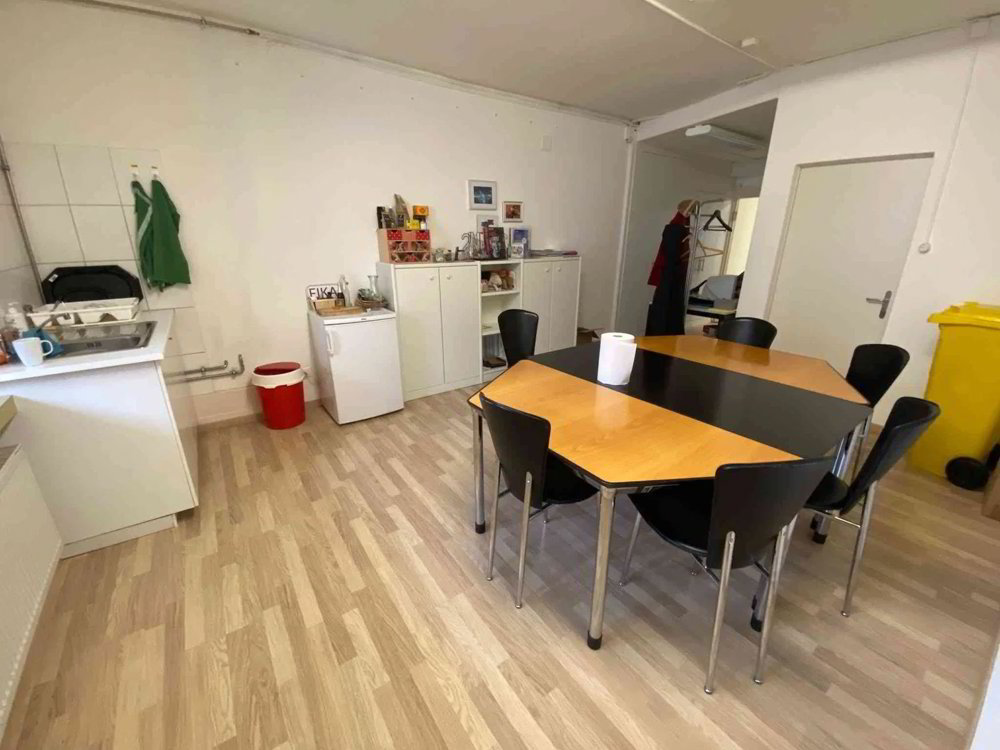 Bureau & Commerce 6 pièces à louer à Moutier - image 1/8
