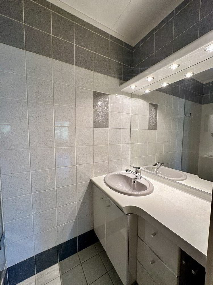 2 rooms Apartment to buy in Crans-Montana - image 1/13