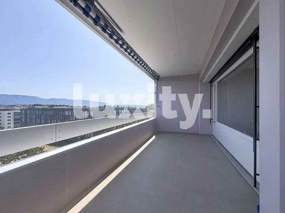 5 rooms Apartment for rent in Le Grand-Saconnex - image 1/3
