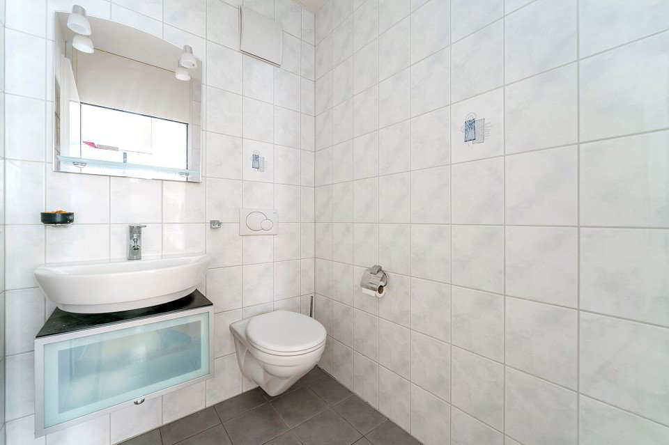 4 rooms Apartment to buy in Lausanne - image 1/13