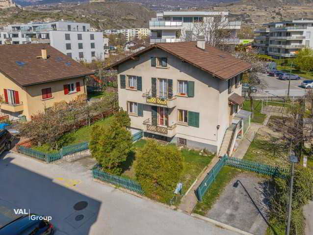 Maison avec revenu locatif immédiat au coeur de Champsec