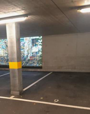 Parking, garage null pièces à louer à La Roche FR - image 1/5
