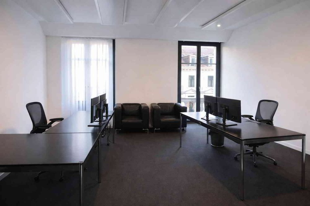 4 rooms Office & Commercial for rent in Zürich - image 1/8