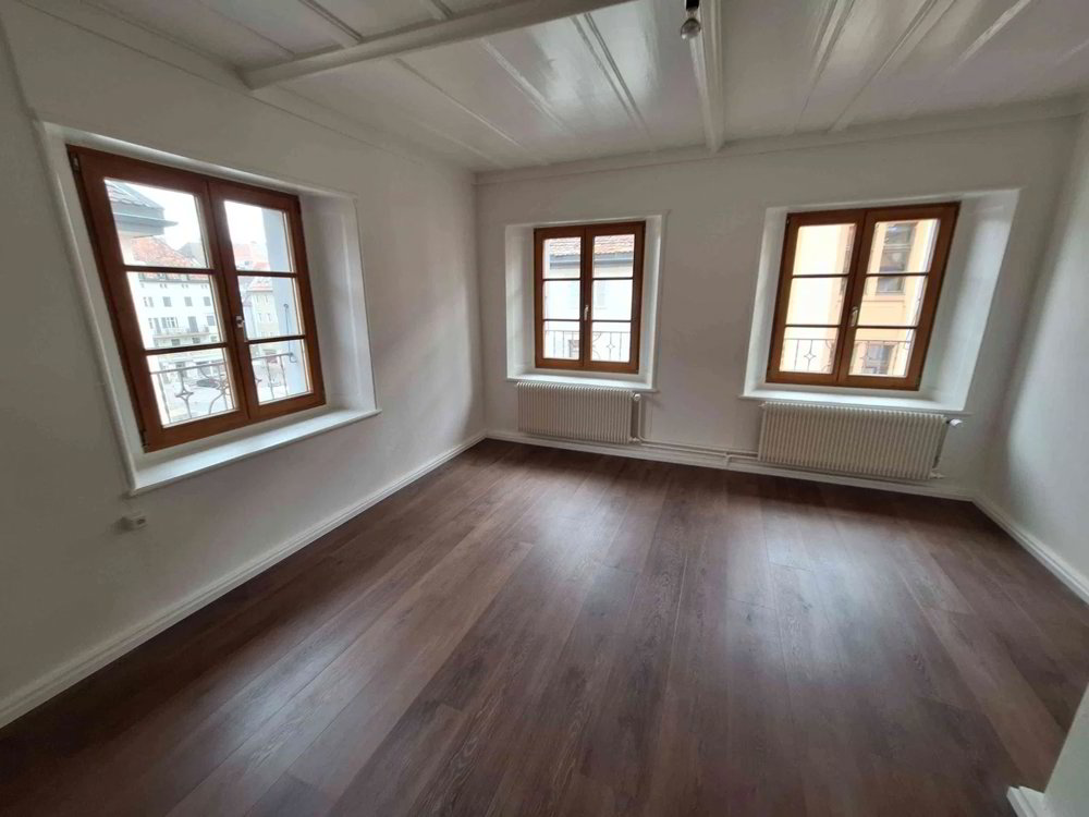 Appartement 2 pièces à louer à La Chaux-de-Fonds - image 1/11