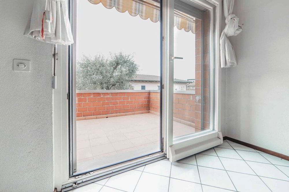 5 rooms House to buy in Chiasso - image 1/10