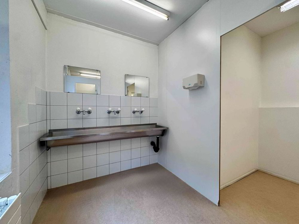 Bureau & Commerce 2 pièces à louer à Uster - image 1/13