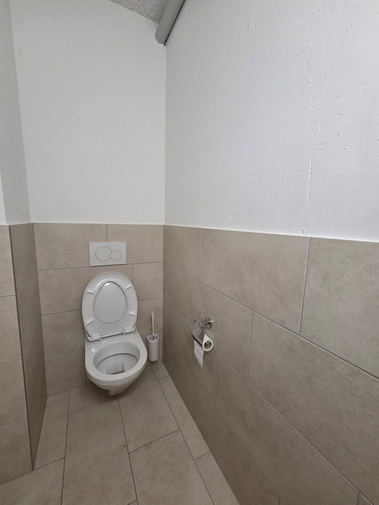 null rooms Office & Commercial for rent in Pfäffikon ZH - image 1/9