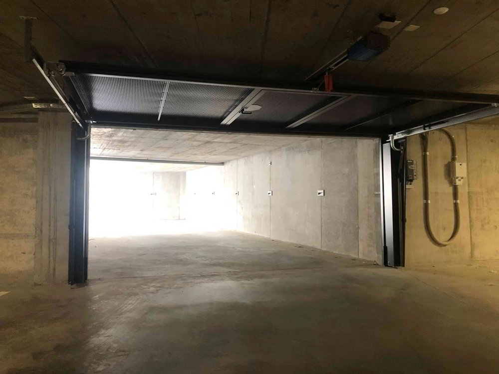 null rooms Car park, garage for rent in Conthey - image 1/3