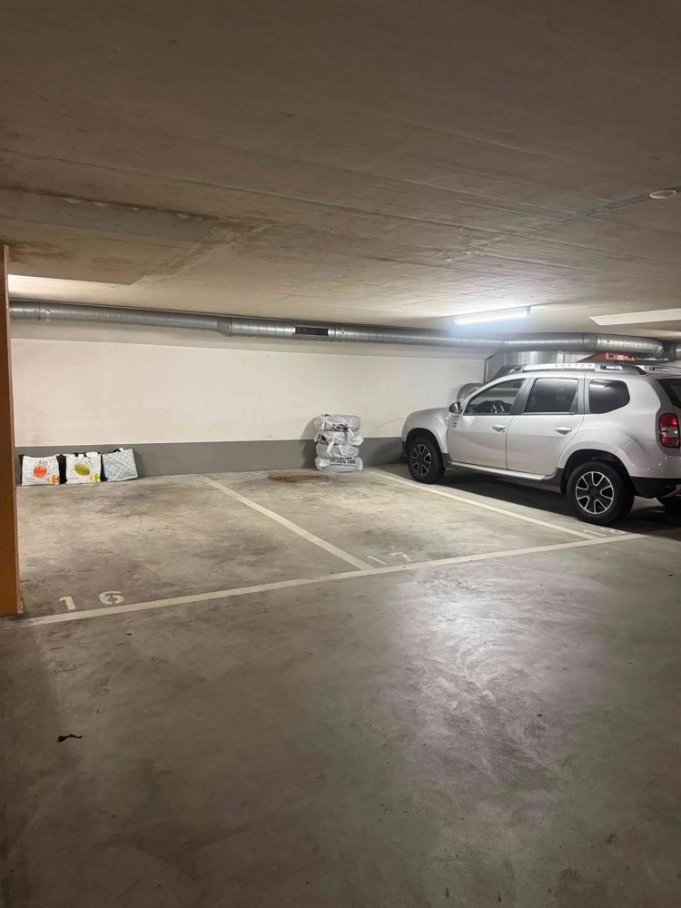 null rooms Car park, garage for rent in Ecublens VD - image 1/2