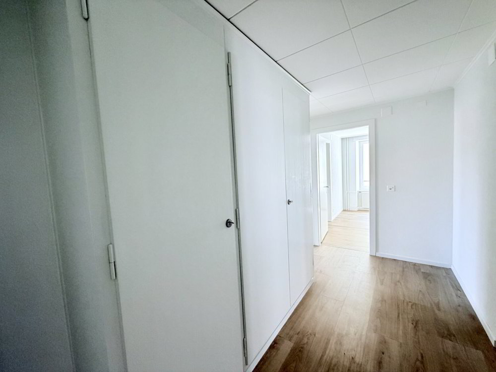 Appartement 4 pièces à louer à La Chaux-de-Fonds - image 1/8
