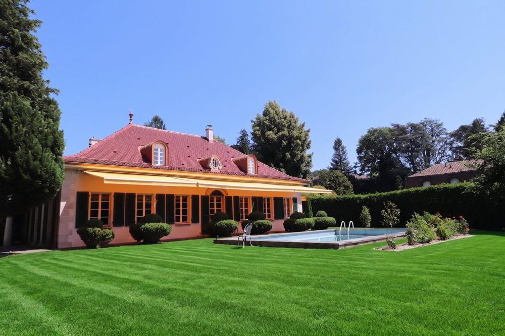 MAGNIFIQUE MAISON INDIVIDUELLE AVEC UN GRAND TERRAIN ET UNE BELLE VUE AU SUD DE LAUSANNE