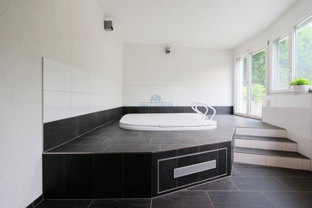 10 Zimmer Haus zum verkaufen in Laufen - Bild 1/13