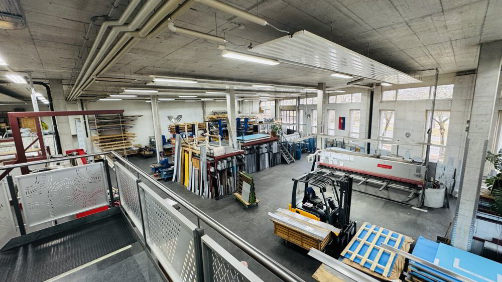 Gewerbehalle mit Ueberhöhe, grosse 5.5-Zimmer-Attikawohnung, Lift und 6 PP - Ansicht 2