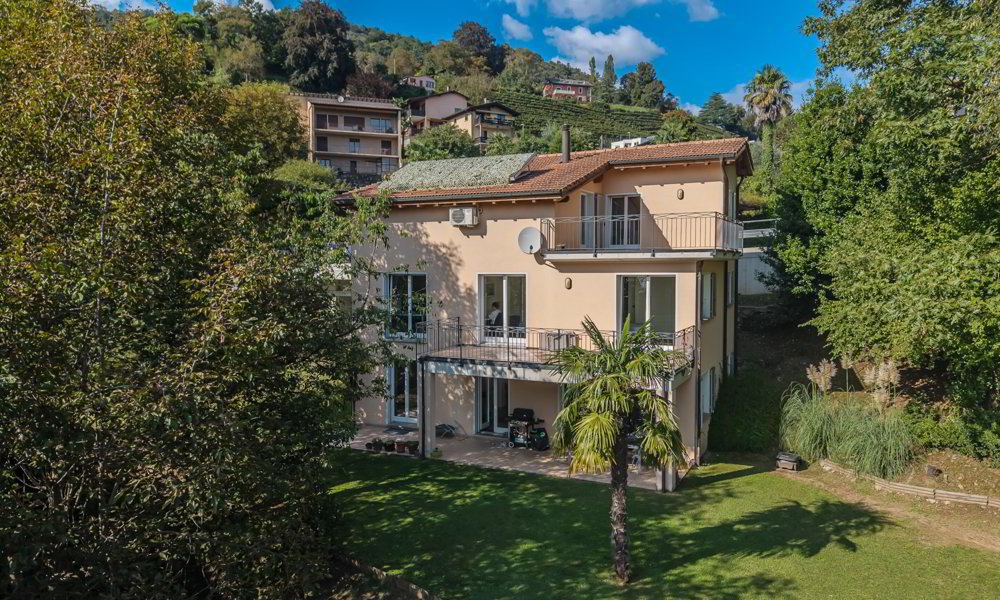 Casa di 7.5 locali in vendita a Vernate - immagine 1/25
