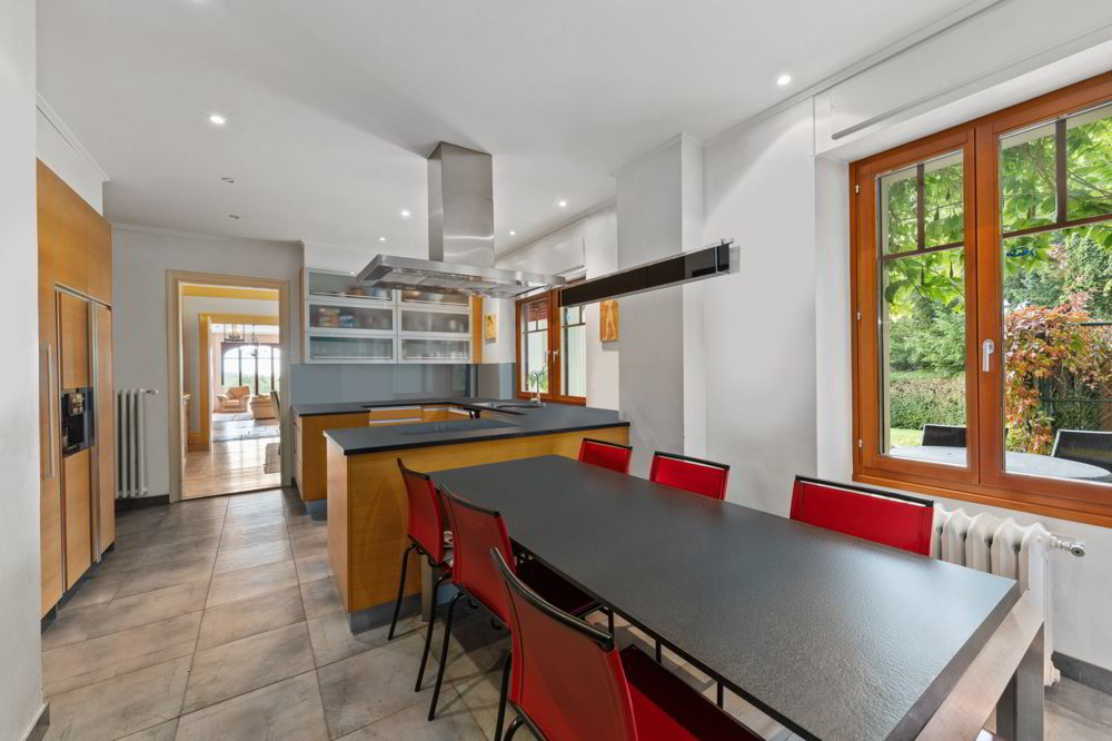 Casa di 20 locali in vendita a Lausanne - immagine 1/13