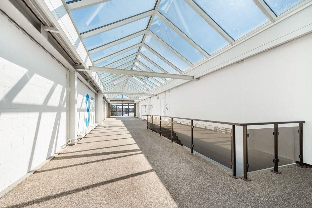 null rooms Office & Commercial for rent in Niederhasli - image 1/10