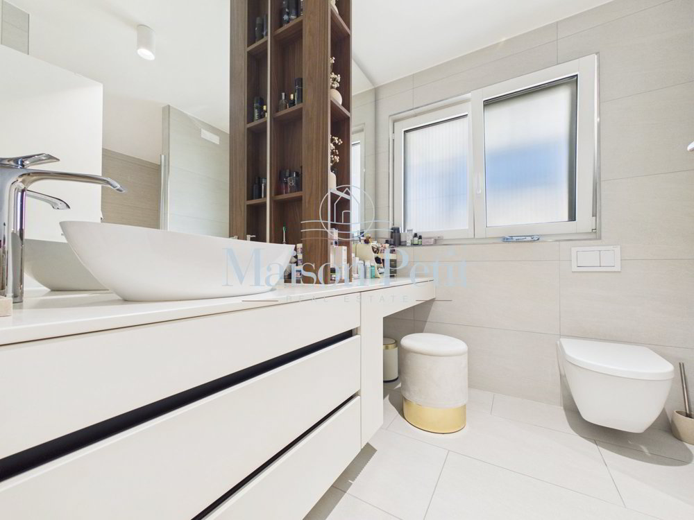 Casa di 7 locali in vendita a Dübendorf - immagine 1/13
