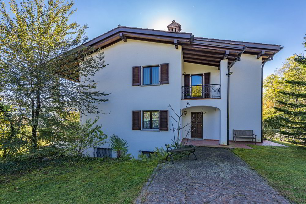 10 rooms House to buy in Stabio - image 1/13