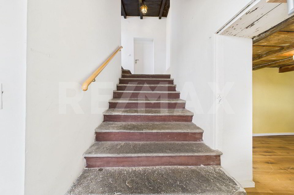 10 rooms House to buy in Viganello - image 1/13