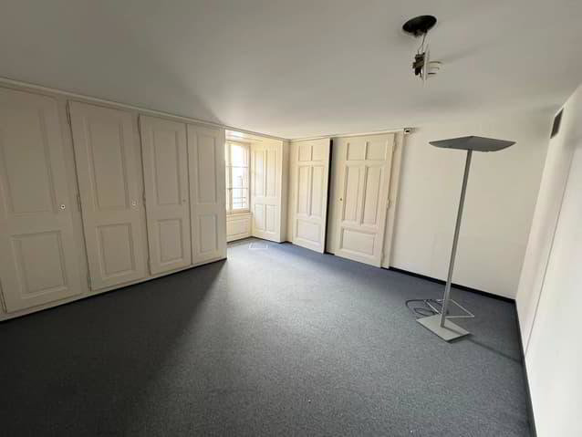 Surfaces de bureaux à la rue du Rhône - Mehr