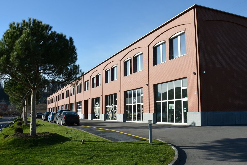 Atelier 1176 m² - Accès camion/fourgon - Proche autoroute - Mehr