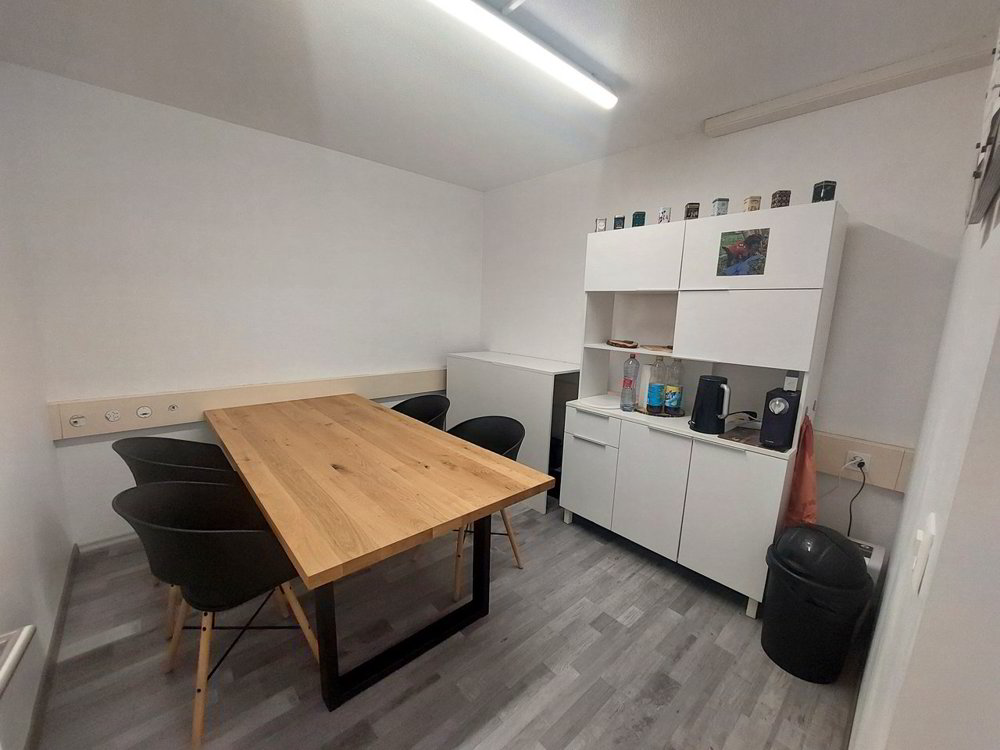 Bureau & Commerce null pièces à louer à Crissier - image 1/6