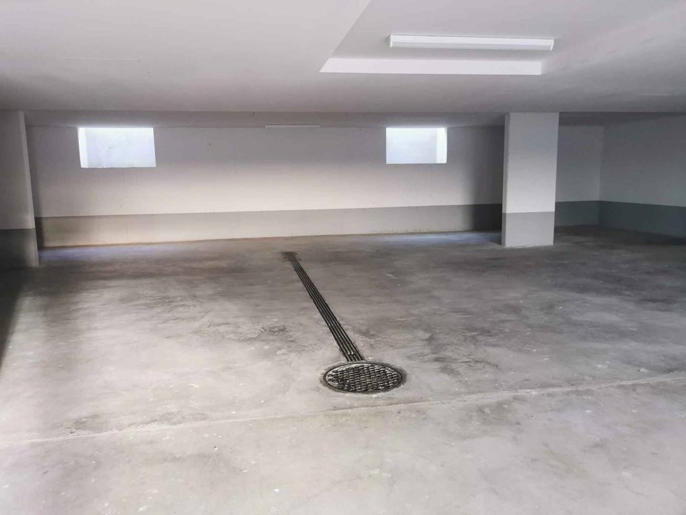 Parking, garage null pièces à louer à Orbe - image 1/2